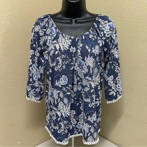 💥2/$20💥 SJS Textured Floral 3/4 Bell Sleeve Crochet Trim Top S Blue White EUC